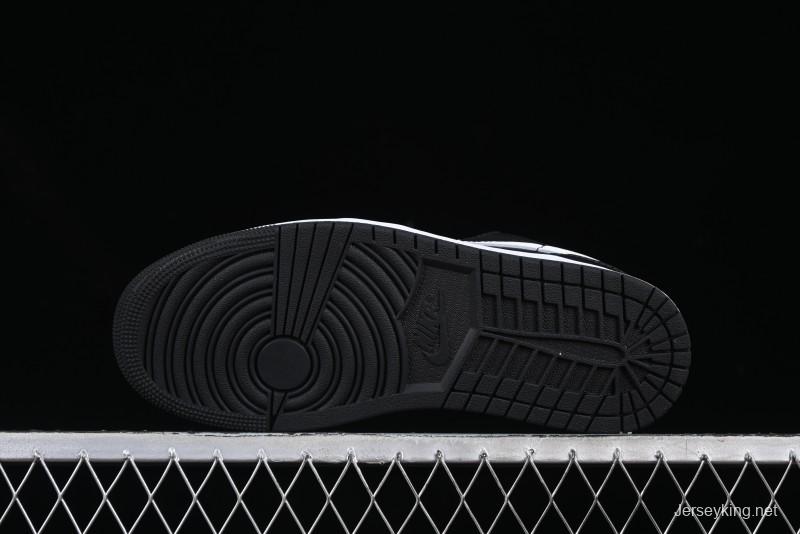 Nike Air Jordan 1 Low Retro Basketball Shoes in Black and White - 553558-043
