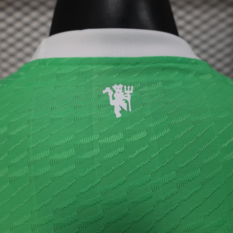 Player Version 25/26 Manchester United Green Goalkeeper Jersey