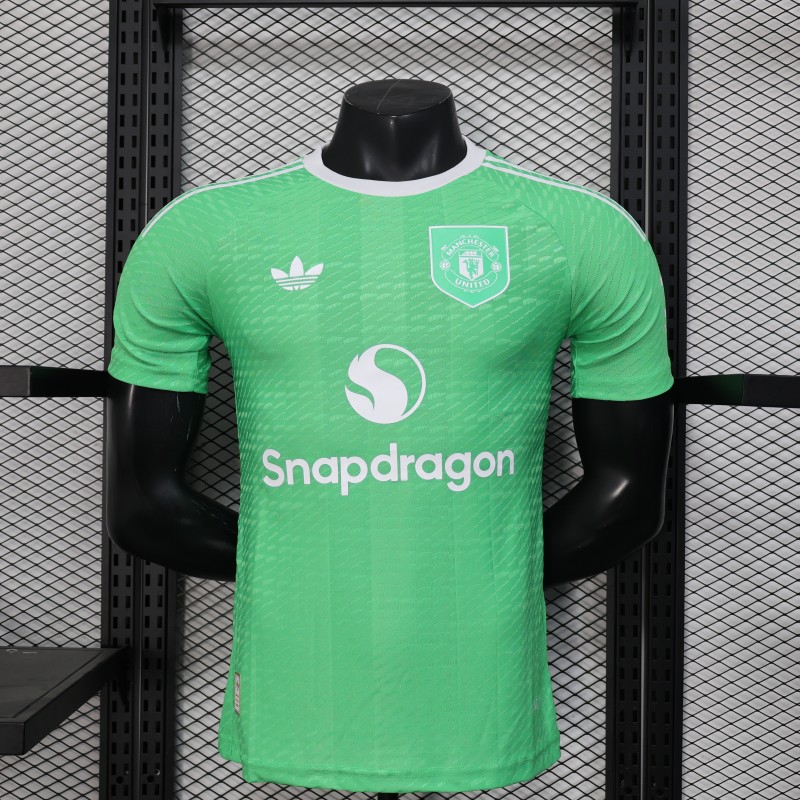 Player Version 25/26 Manchester United Green Goalkeeper Jersey