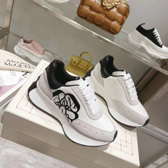 2024 Unisex Alexander McQueen White Black Leather Suede Sneakers Seal Logo MJ00370