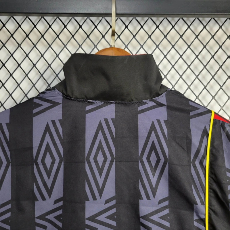 25/26 Manchester United Jacket Retro Black Pattern Windbreaker