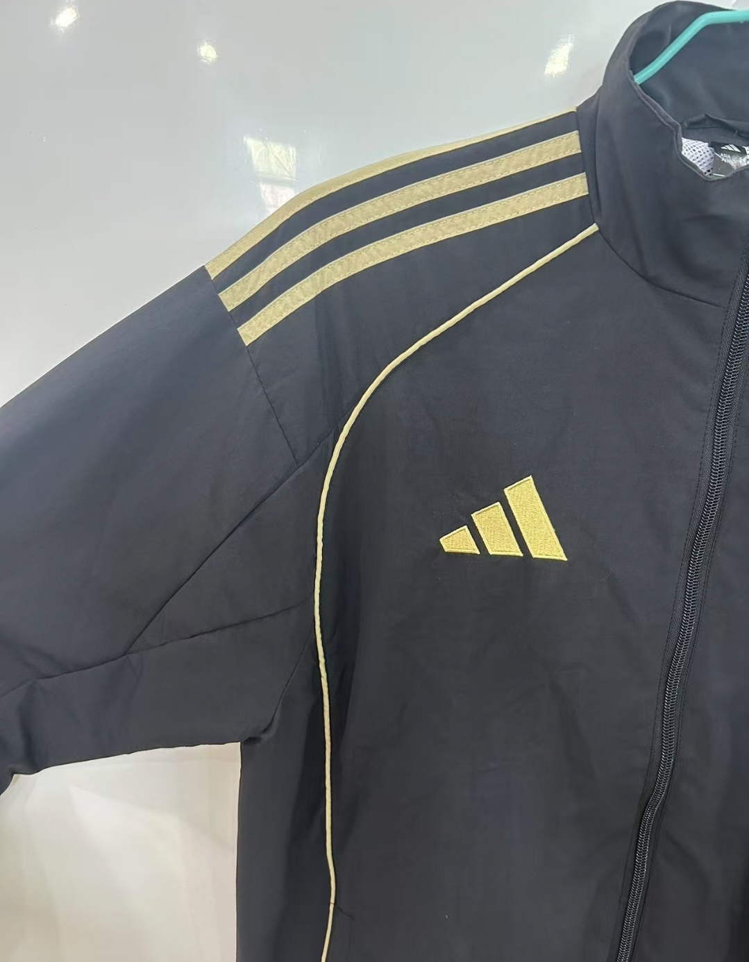 25/26 Liverpool Black Windbreaker