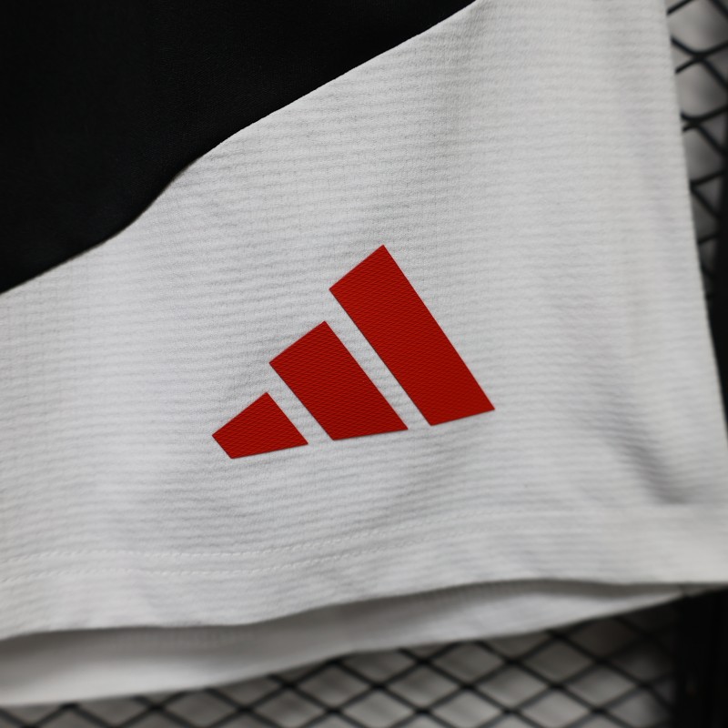Player Version 26/27 Liverpool Black Shorts with Pockets