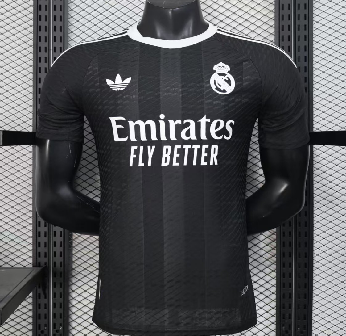 Player Version 25/26 Real Madrid Black Goalkeeper Jersey