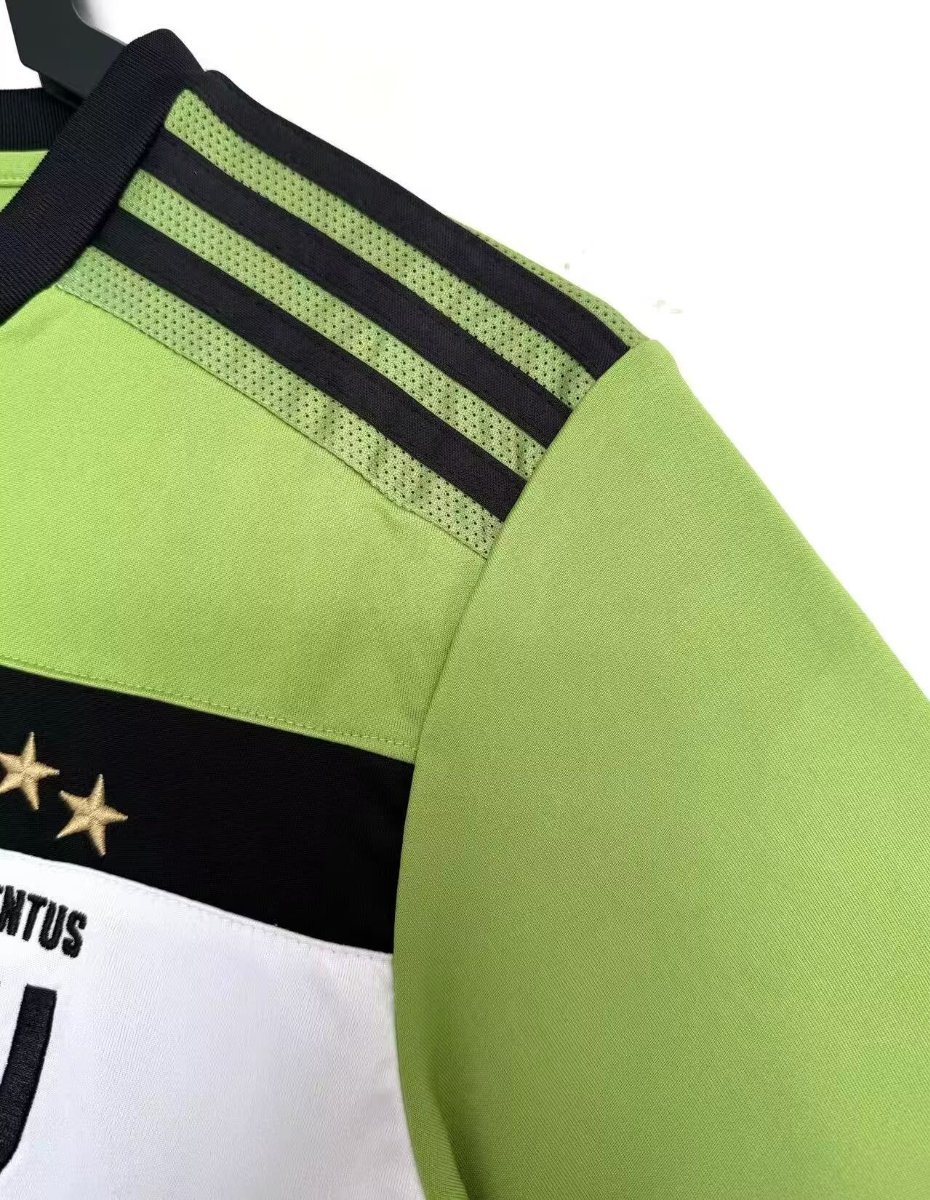 Retro 17/18 Juventus Third Jersey